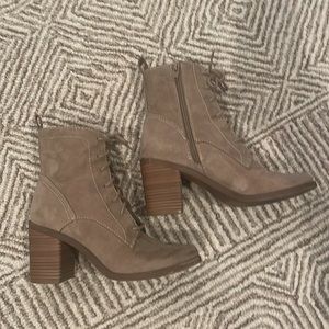 Women’s Heeled Lace Up Ankle Boot. Size 8.
